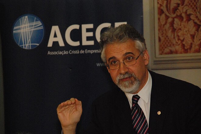 César das Neves veio a Faro advertir que a família é mais importante do que o trabalho