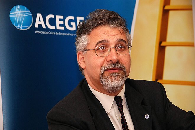 Núcleo algarvio da ACEGE promove jantar-palestra com César das Neves sobre relação família-trabalho