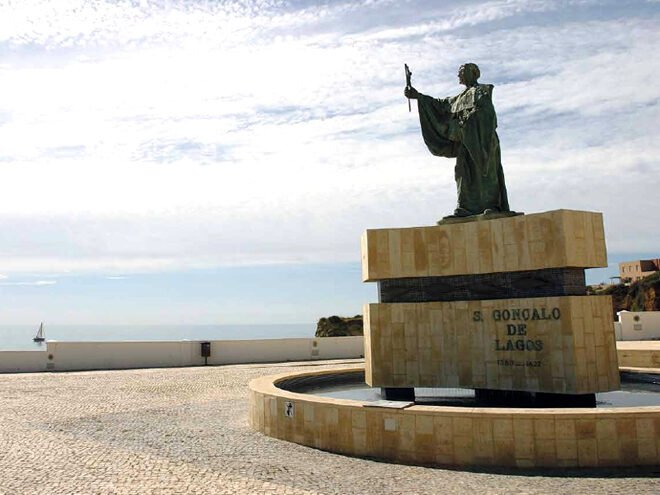 Festa de S. Gonçalo de Lagos celebrada com missa campal e procissão, seguida de bênção