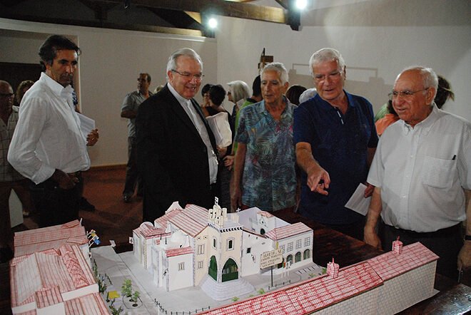 Maquetes de edificações da cidade de Faro em exposição no claustro da Sé