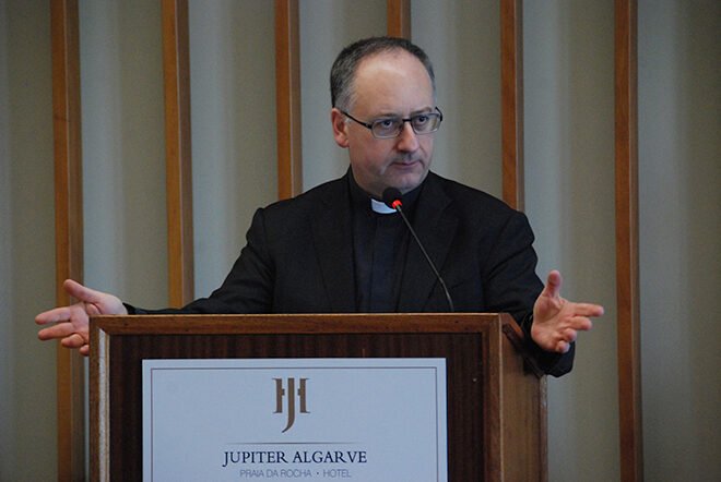 Padre Spadaro disse ao clero do sul que as viagens do papa às “periferias” têm objetivo “terapêutico”
