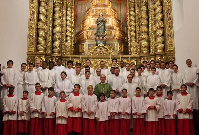 Grupo de acólitos da paróquia matriz de Portimão, dos maiores do Algarve, conta já com 52 membros