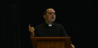 Padre Pedro Manuel alerta para “psicologia enviesada de autoajuda e autoengano”