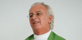 Pensava ser engenheiro aeronáutico, mas já leva 25 anos como padre a tentar levar Jesus aos “de fora”