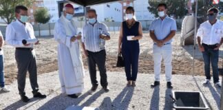 Bispo do Algarve benzeu a primeira pedra do futuro Centro Paroquial de Armação de Pêra