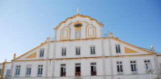 Altares laterais da igreja do Colégio, em Portimão, vão ser restaurados