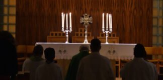 Católicos algarvios voltam a rezar dia e noite para que surjam padres e religiosos