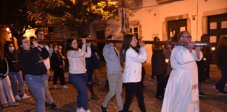 Jovens das paróquias de Tavira levaram para a rua os símbolos da JMJ e assumiram compromisso
