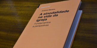 Universidade Católica publicou síntese da reflexão do padre António Martins sobre a sinodalidade na Igreja local