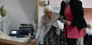 Visita dos símbolos aos utentes dos lares da Misericórdia de Silves fizeram-nos sentir participantes da JMJ 2023 (c/vídeo e fotos)