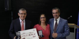Câmara de Tavira distinguiu o casal Albino e Cláudia Martins com medalha de mérito municipal