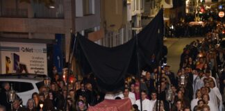 Procissão do Enterro do Senhor presidida pelo bispo do Algarve voltou às ruas de Faro, após três anos de interregno (c/fotorreportagem)