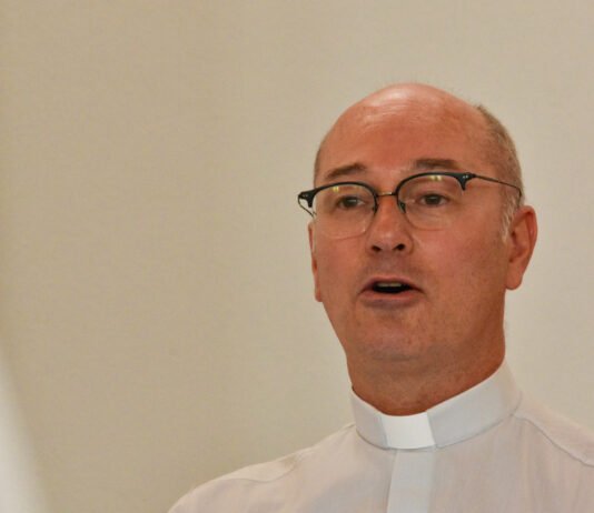 Padre José Pinheiro orienta retiro do clero algarvio
