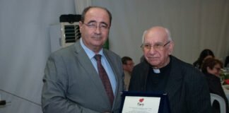 Monsenhor cónego José Pedro Martins foi homenageado pelas paróquias de que é pároco e pela Câmara de Faro