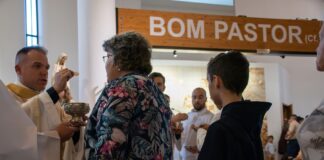 O novo padre da Diocese do Algarve regressou à sua paróquia para celebrar a ‘Missa Nova’ (c/fotorreportagem)