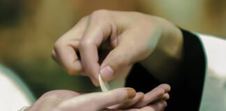 Centros evangelizadores de Faro e Olhão da Diocese do Algarve promovem formação para ministros da comunhão