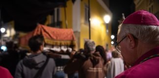 Bispo do Algarve lembrou na Procissão do Enterro do Senhor que Jesus “irrompe vitorioso na manhã de Páscoa”